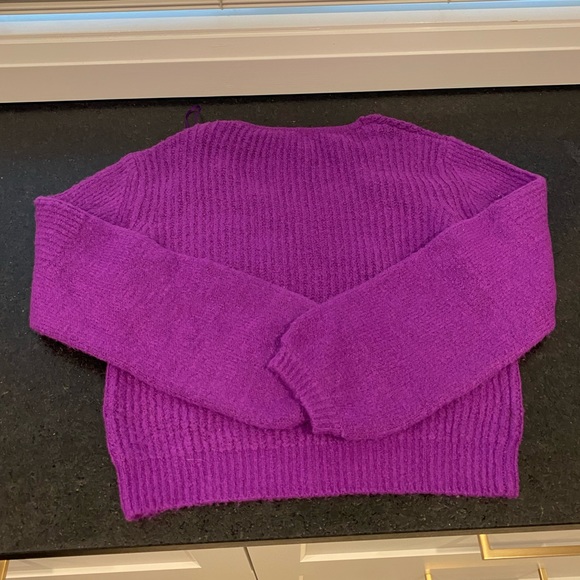 DYNAMITE sweater - Picture 6 of 6